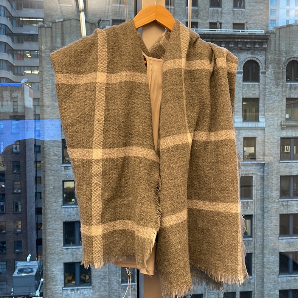 Grey and white scarf, perfect for fall and winter styling